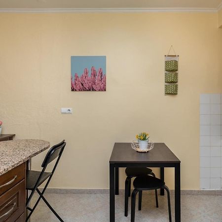 Cozy One Bedroom Apt In Historic Location - Carmo Lisboa Kültér fotó