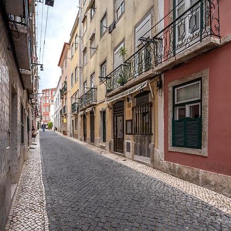 Cozy One Bedroom Apt In Historic Location - Carmo Lisboa Kültér fotó