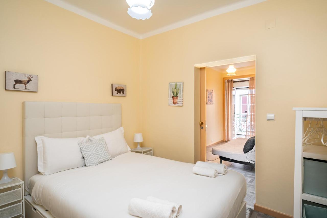 Cozy One Bedroom Apt In Historic Location - Carmo Lisboa Kültér fotó
