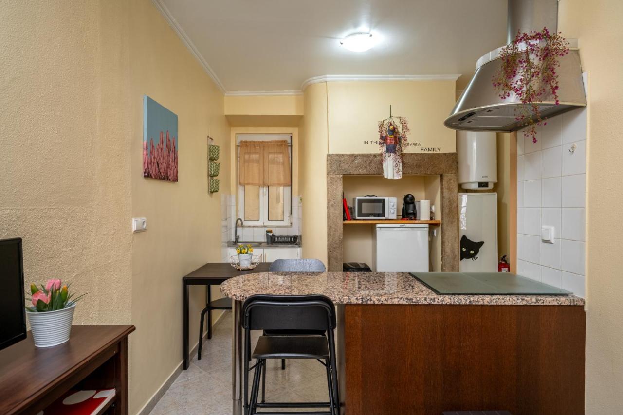 Cozy One Bedroom Apt In Historic Location - Carmo Lisboa Kültér fotó