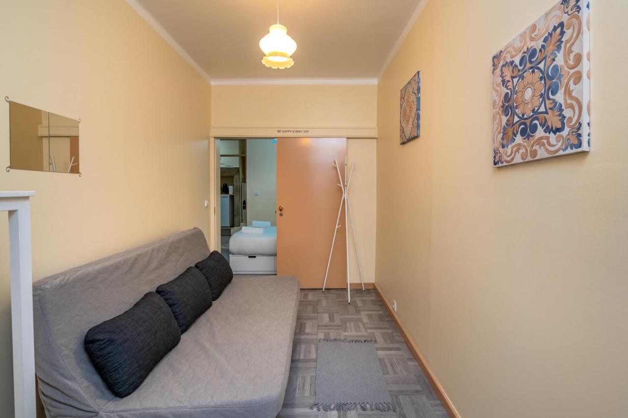Cozy One Bedroom Apt In Historic Location - Carmo Lisboa Kültér fotó