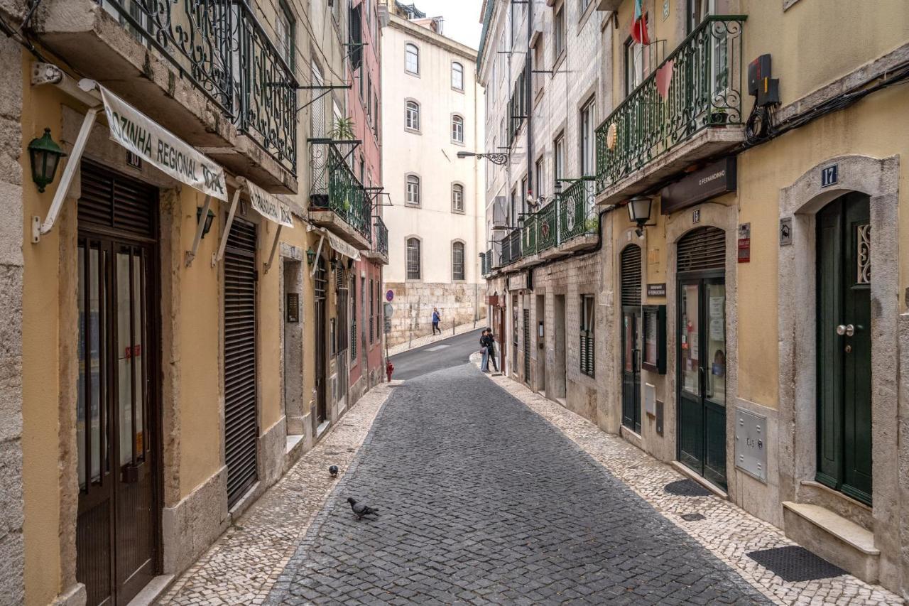 Cozy One Bedroom Apt In Historic Location - Carmo Lisboa Kültér fotó