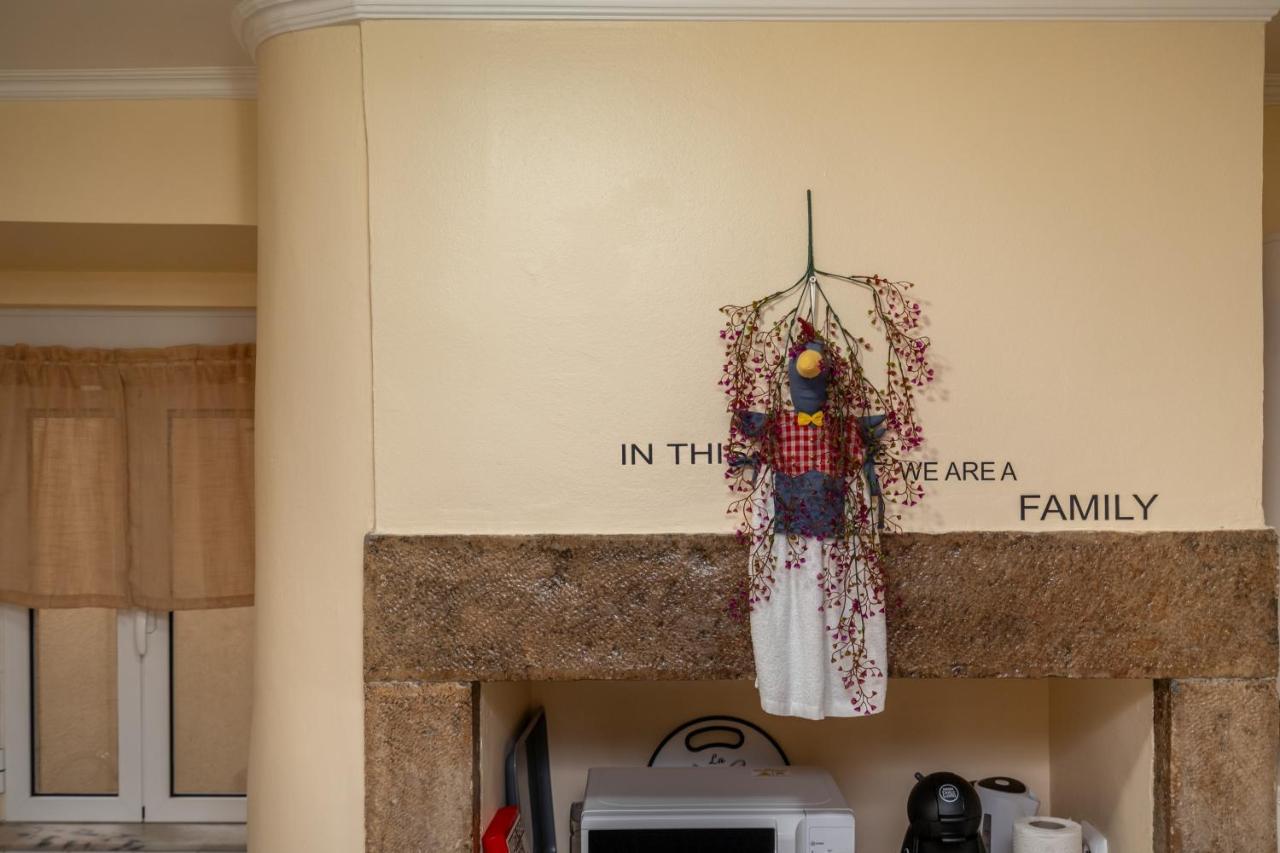 Cozy One Bedroom Apt In Historic Location - Carmo Lisboa Kültér fotó