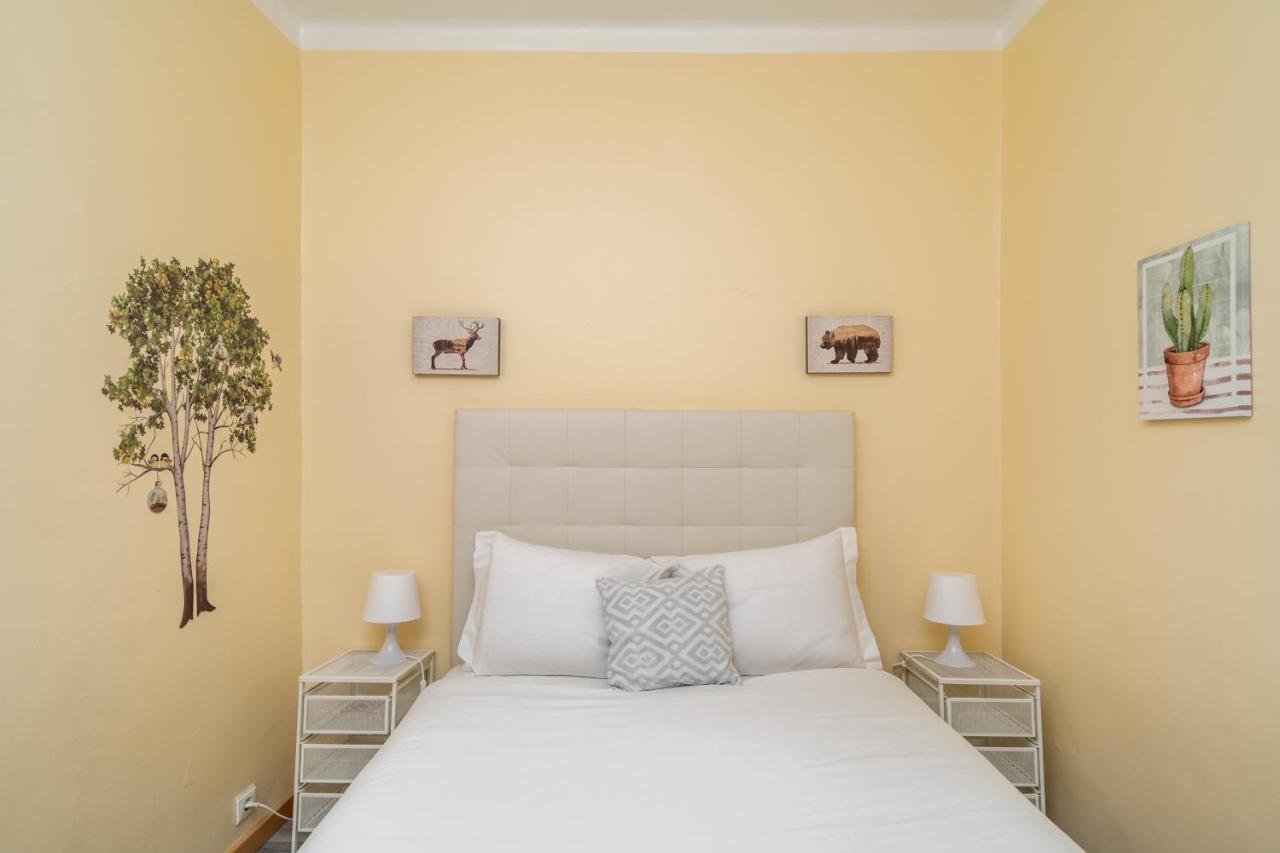 Cozy One Bedroom Apt In Historic Location - Carmo Lisboa Kültér fotó