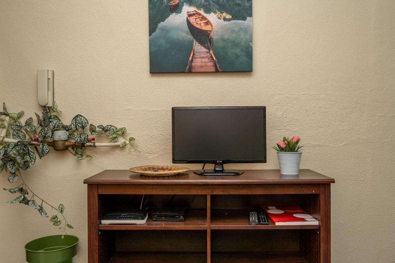 Cozy One Bedroom Apt In Historic Location - Carmo Lisboa Kültér fotó