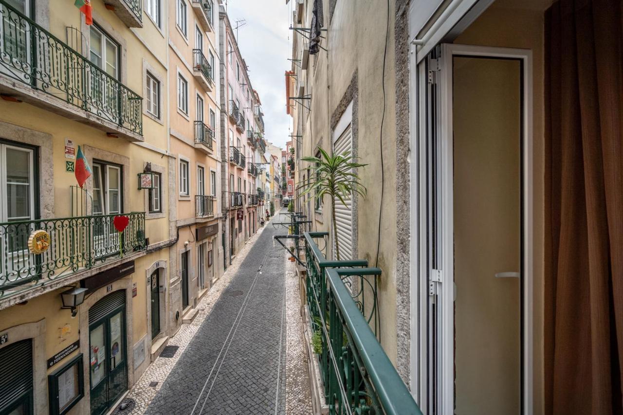 Cozy One Bedroom Apt In Historic Location - Carmo Lisboa Kültér fotó