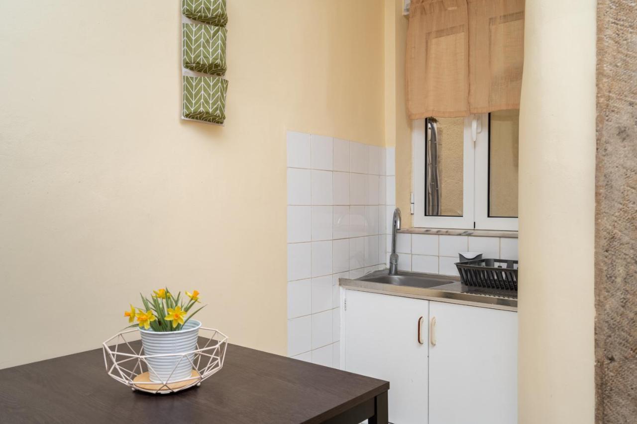 Cozy One Bedroom Apt In Historic Location - Carmo Lisboa Kültér fotó