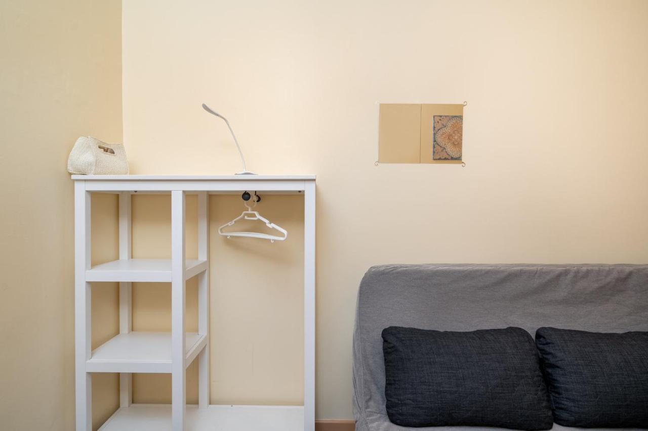 Cozy One Bedroom Apt In Historic Location - Carmo Lisboa Kültér fotó