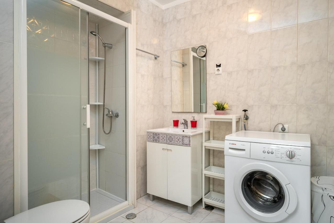 Cozy One Bedroom Apt In Historic Location - Carmo Lisboa Kültér fotó