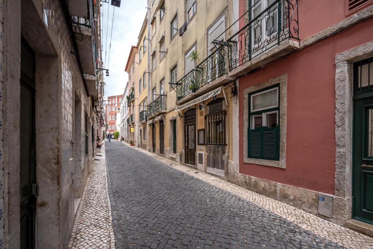 Cozy One Bedroom Apt In Historic Location - Carmo Lisboa Kültér fotó